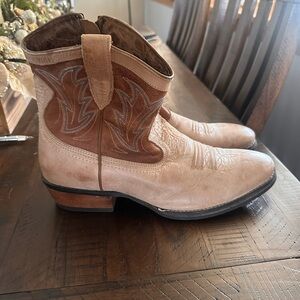 Women’s Tan Western Boots